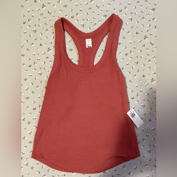 Old Navy UltraLite Rib-Knit Racerback Tank Top - Picture 4 of 8